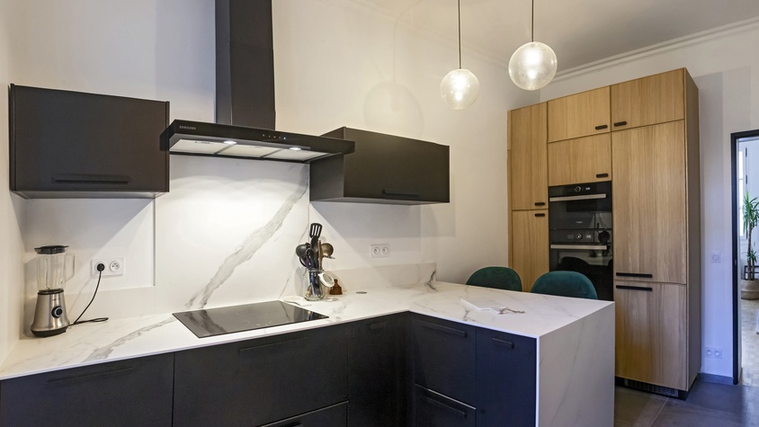 Black &amp; Wood Kitchen